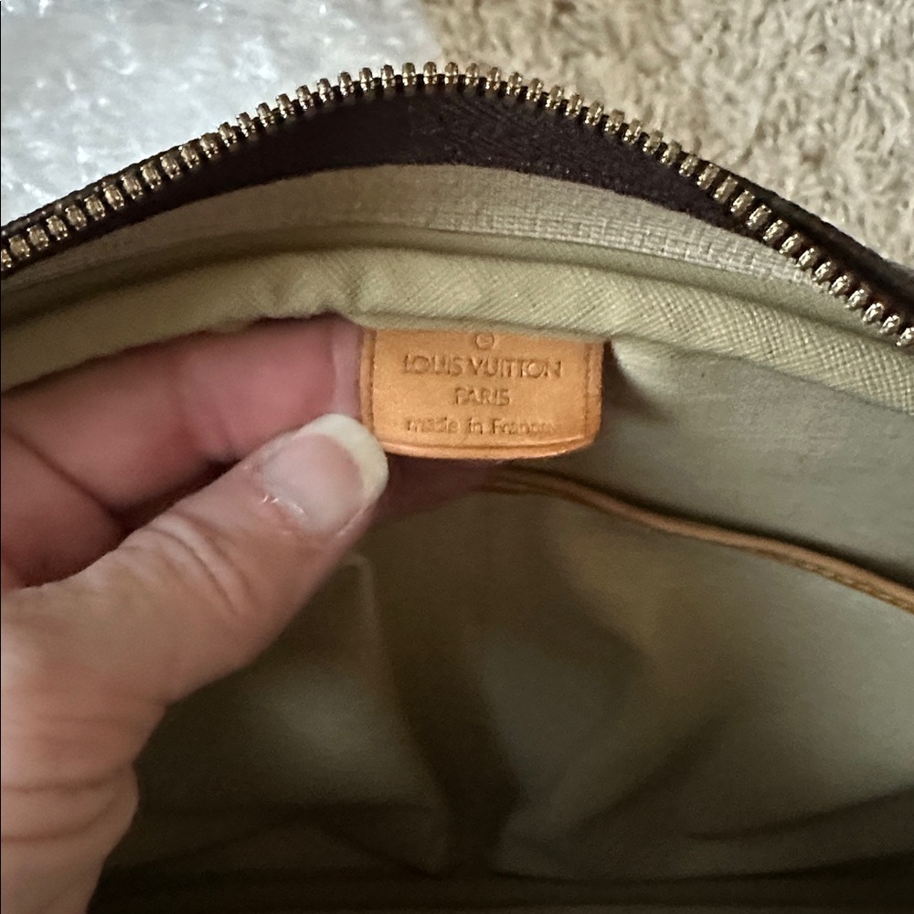 LOUIS VUITTON Deauville Monogram travel cosmetic Authentic Vintage & LV dustbag - Picture 7 of 7